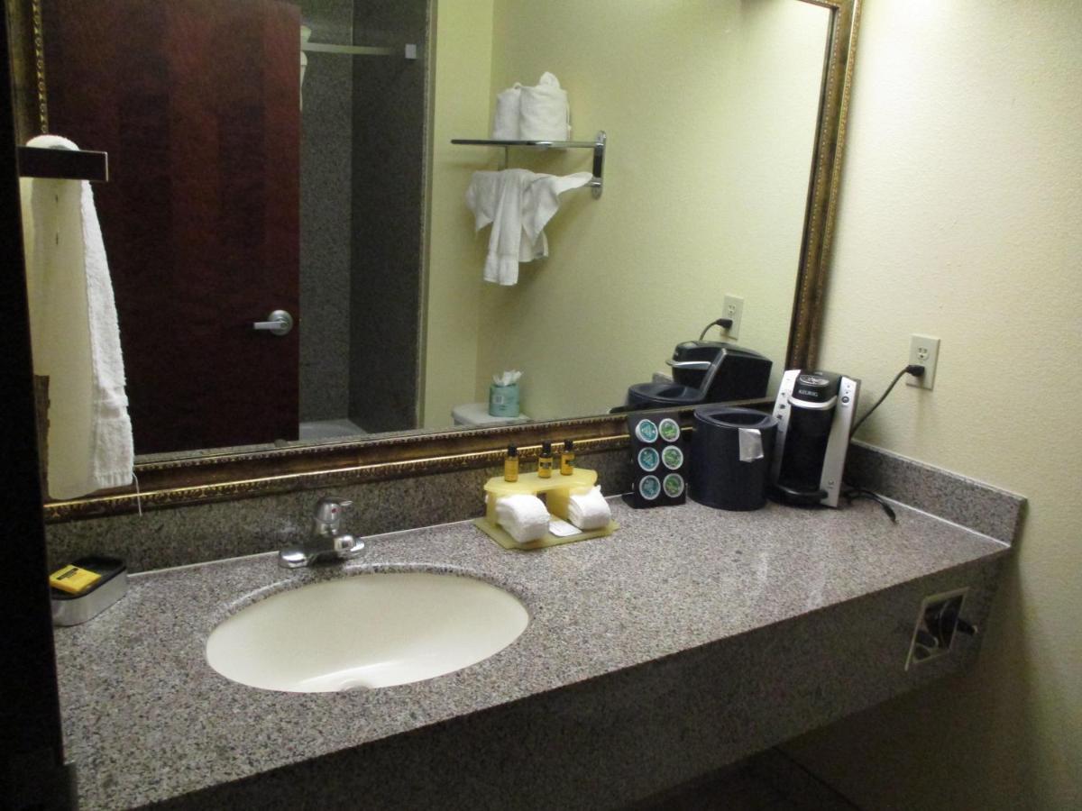 Days Inn & Suites By Wyndham Sam Houston Tollway Jersey Village Exterior foto