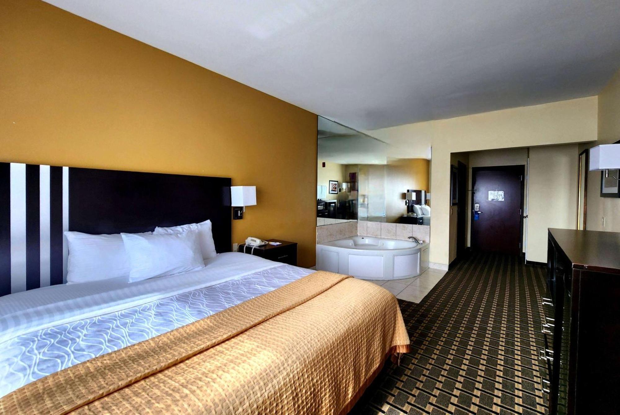 Days Inn & Suites By Wyndham Sam Houston Tollway Jersey Village Exterior foto