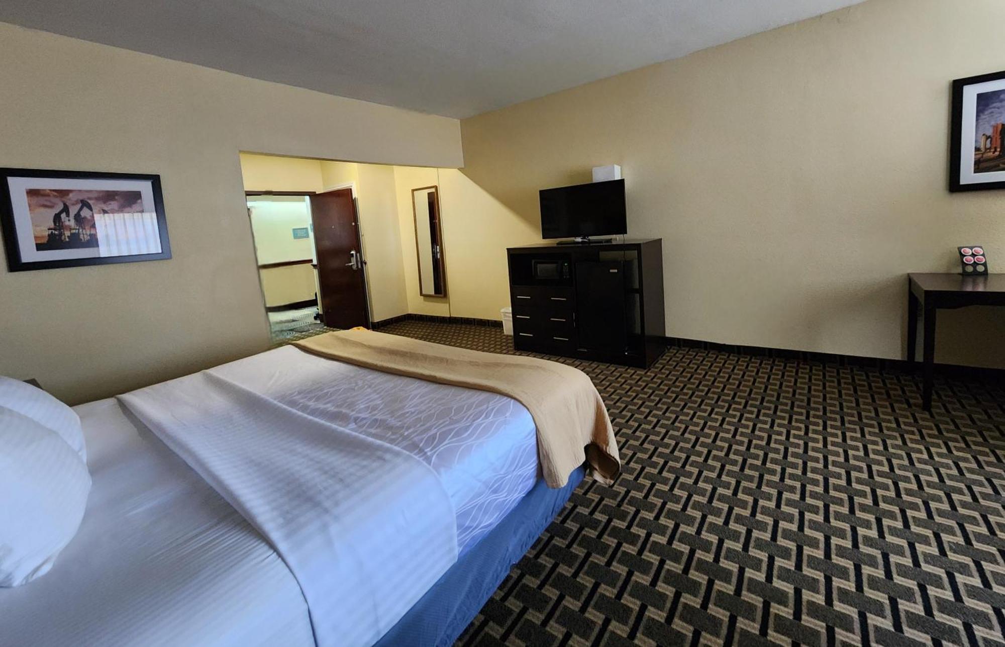 Days Inn & Suites By Wyndham Sam Houston Tollway Jersey Village Exterior foto