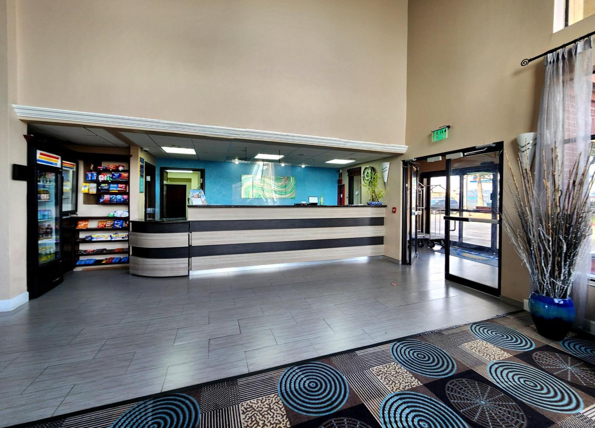 Days Inn & Suites By Wyndham Sam Houston Tollway Jersey Village Exterior foto