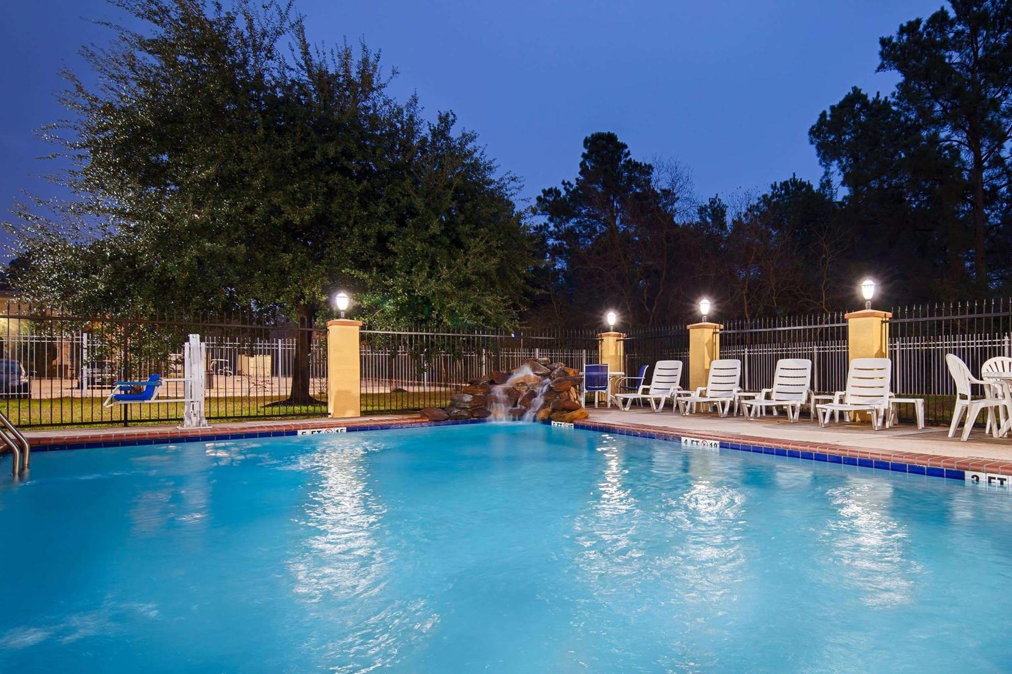 Days Inn & Suites By Wyndham Sam Houston Tollway Jersey Village Exterior foto